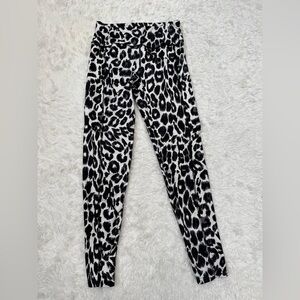 Women’s Black & White Animal Print Leggings with Side Pockets Size Small 4-6